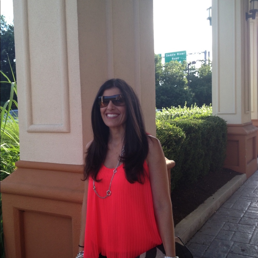 Meet your Posher, Gina